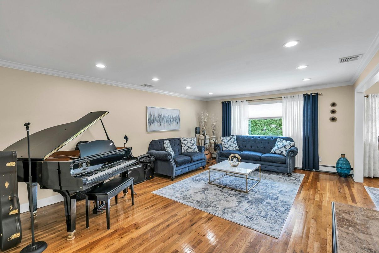 Interior, Living room, Piano, Recessed Lighting, Wood Texture Flooring