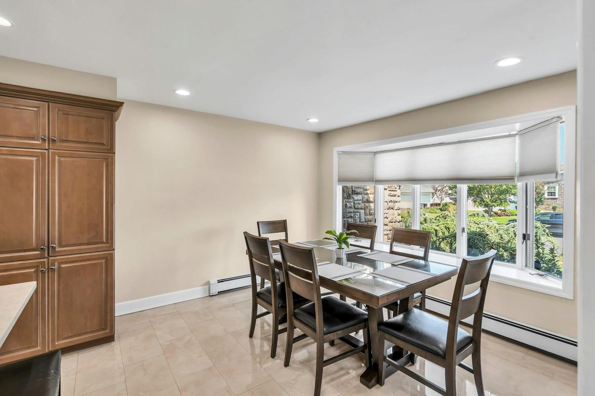 Dining room, Interior, Recessed Lighting