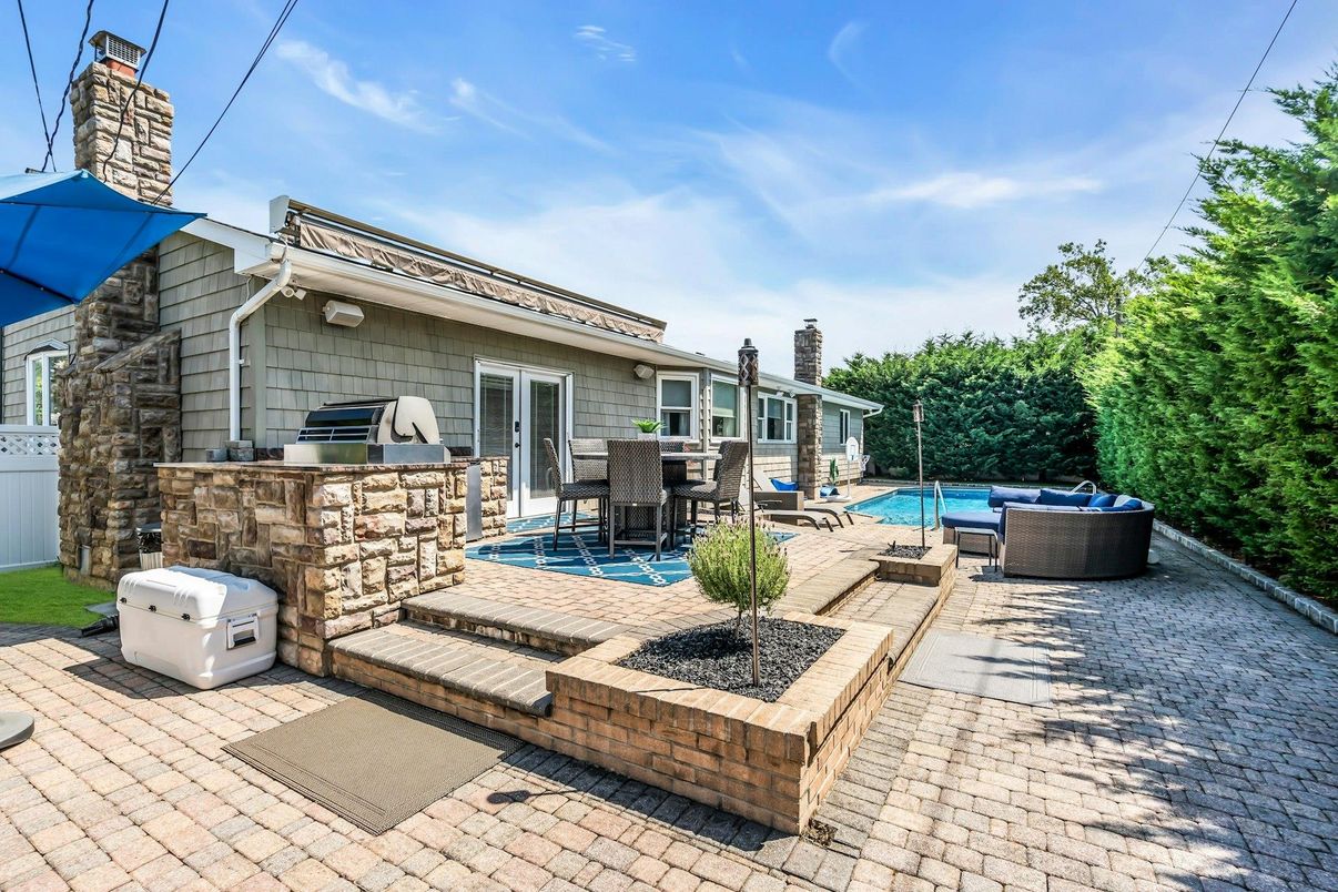 Exterior, Pool