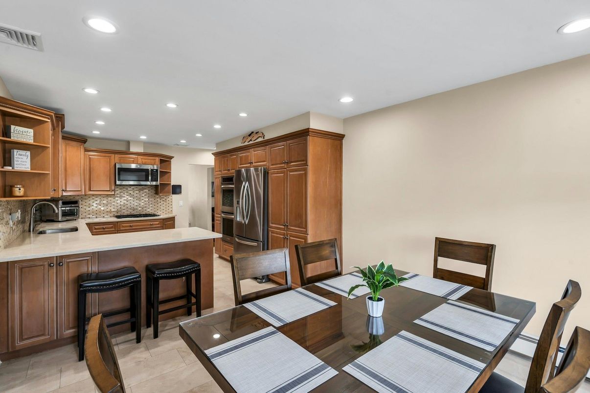 Dining room, Interior, Kitchen, Recessed Lighting, Stainless Steel Appliances