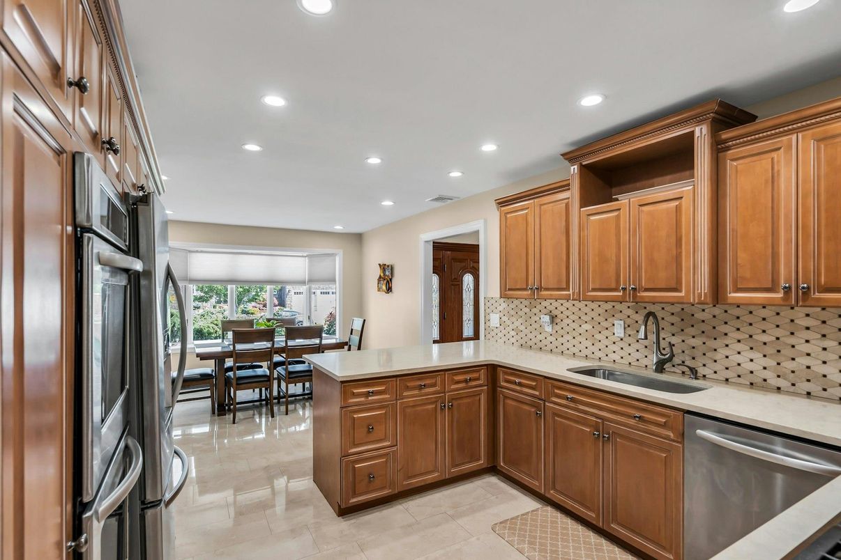 Dining room, Interior, Kitchen, Recessed Lighting, Stainless Steel Appliances