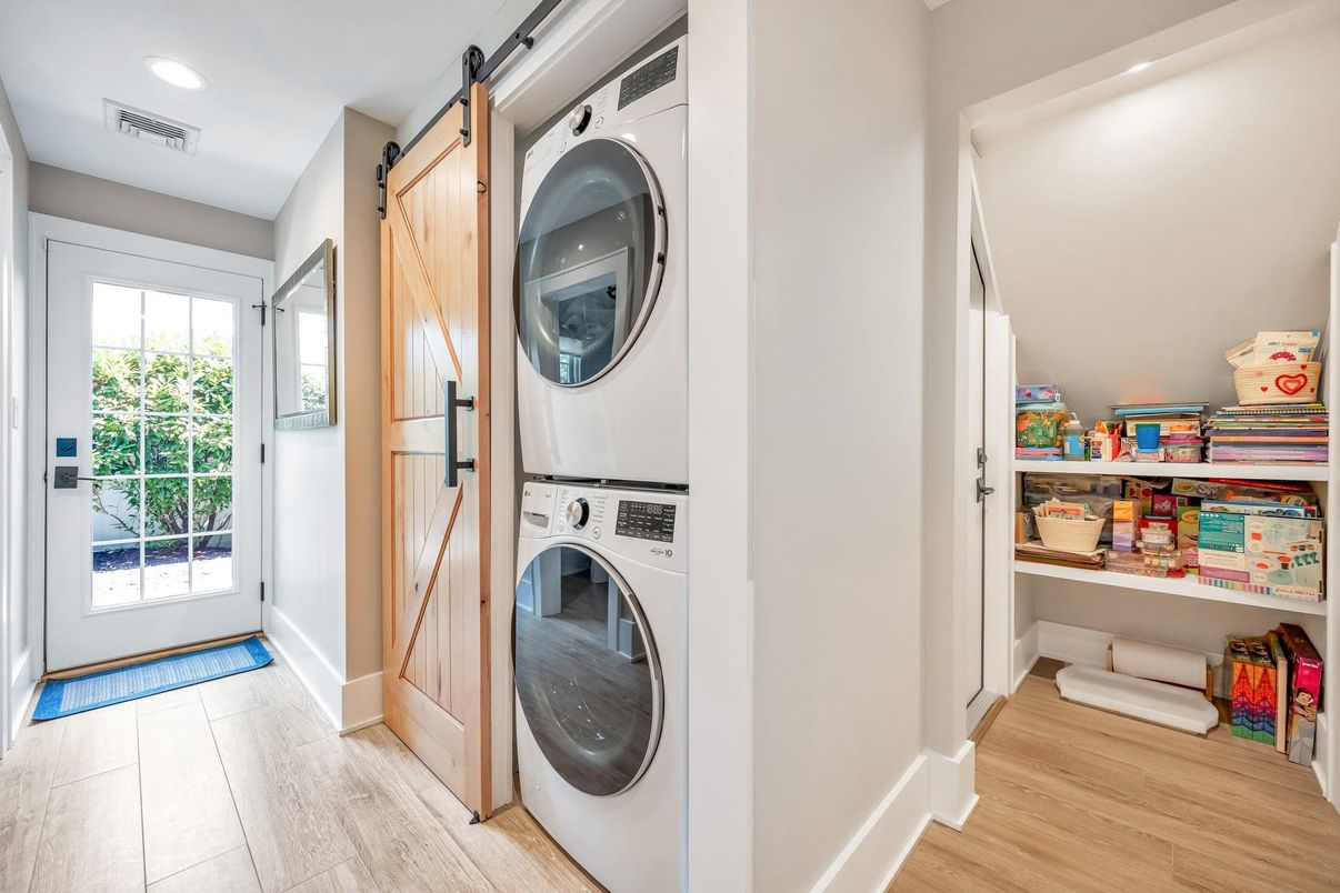 Interior, Recessed Lighting, Utility Closets, Washer, Wood Texture Flooring