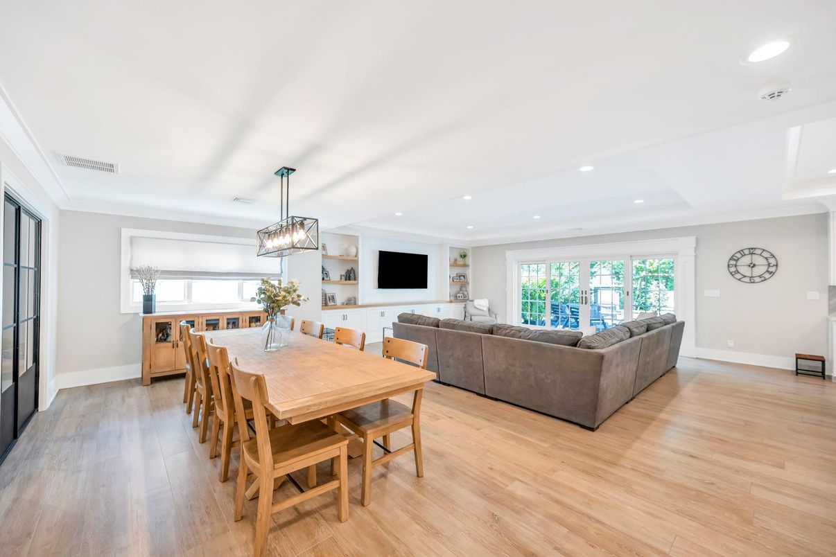 Dining room, Interior, Living room, Pendant Lights, Recessed Lighting, Wood Texture Flooring