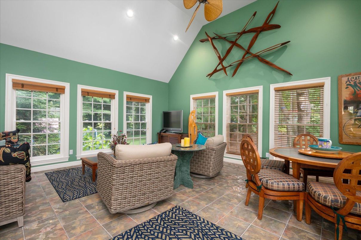 Dining room, Interior, Recessed Lighting