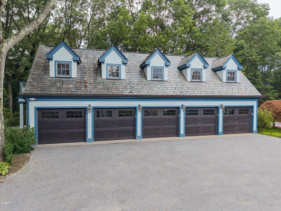 Attached, Exterior, Facade, Cape Cod