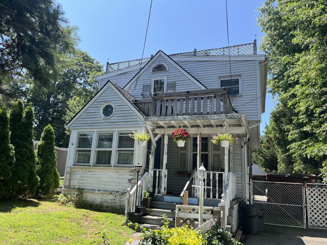 Exterior, Facade, Queen Anne Victorian
