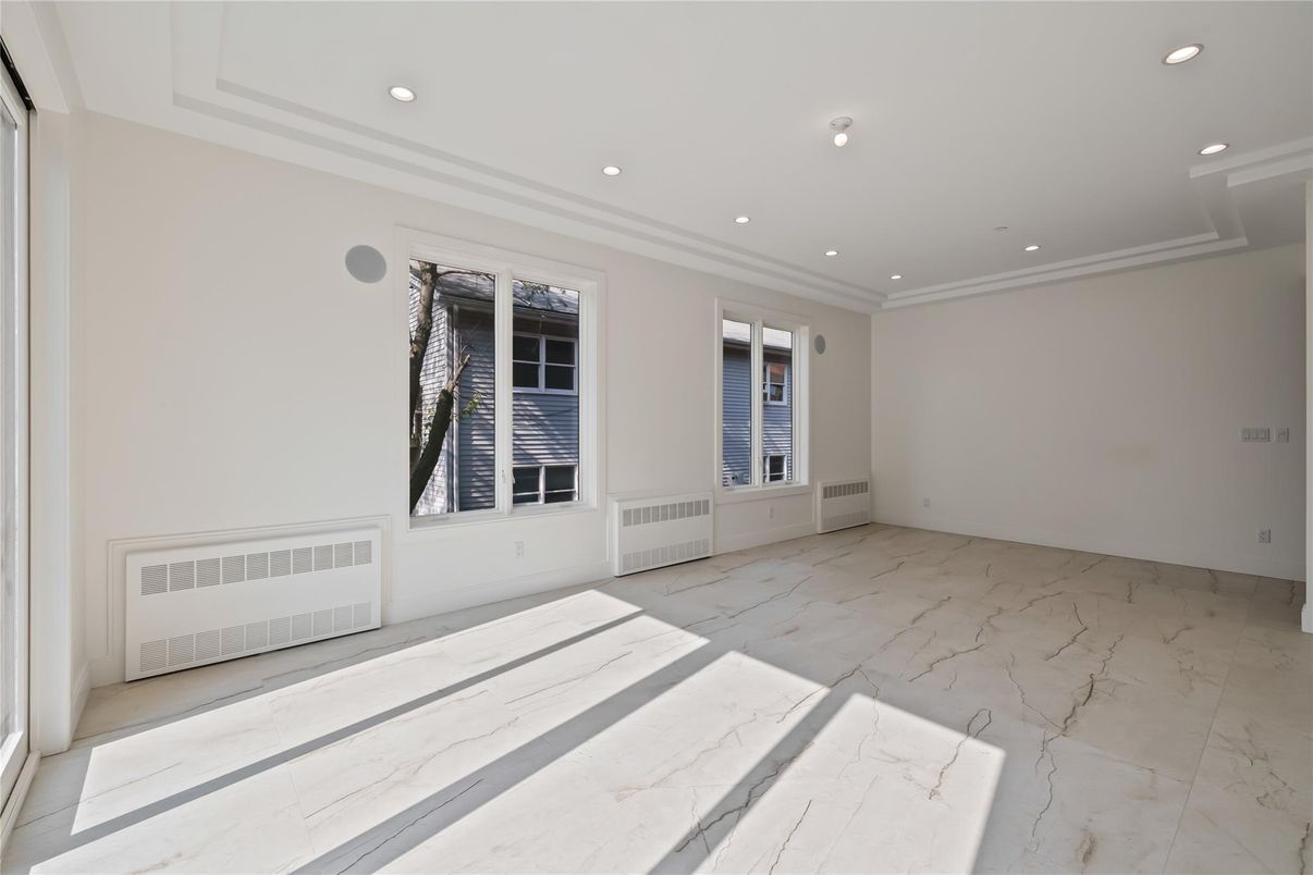 Empty room, Interior, Recessed Lighting