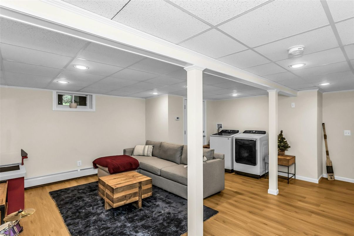 Interior, Living room, Recessed Lighting, Washer, Wood Texture Flooring