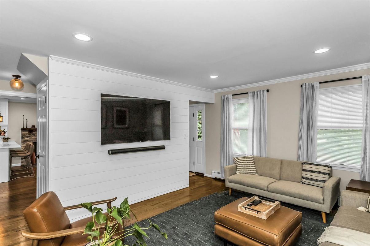 Interior, Living room, Recessed Lighting, Wood Texture Flooring