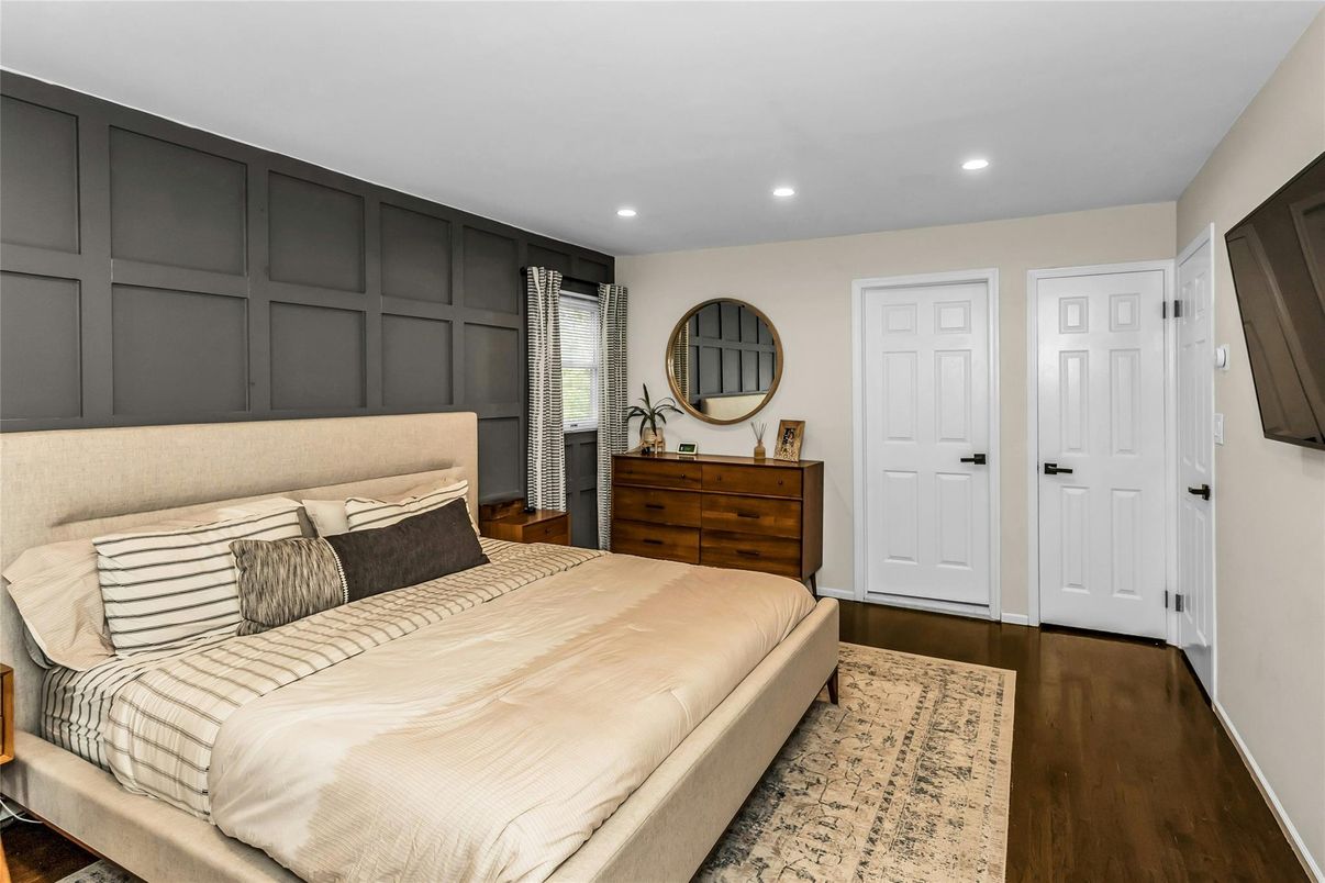 Bedroom, Interior, Recessed Lighting, Wood Texture Flooring