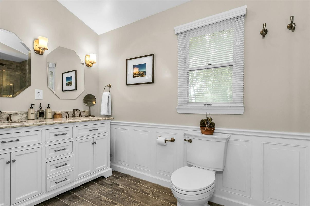 Bathroom, Dual Sink Vanities, Interior, Wood Texture Flooring