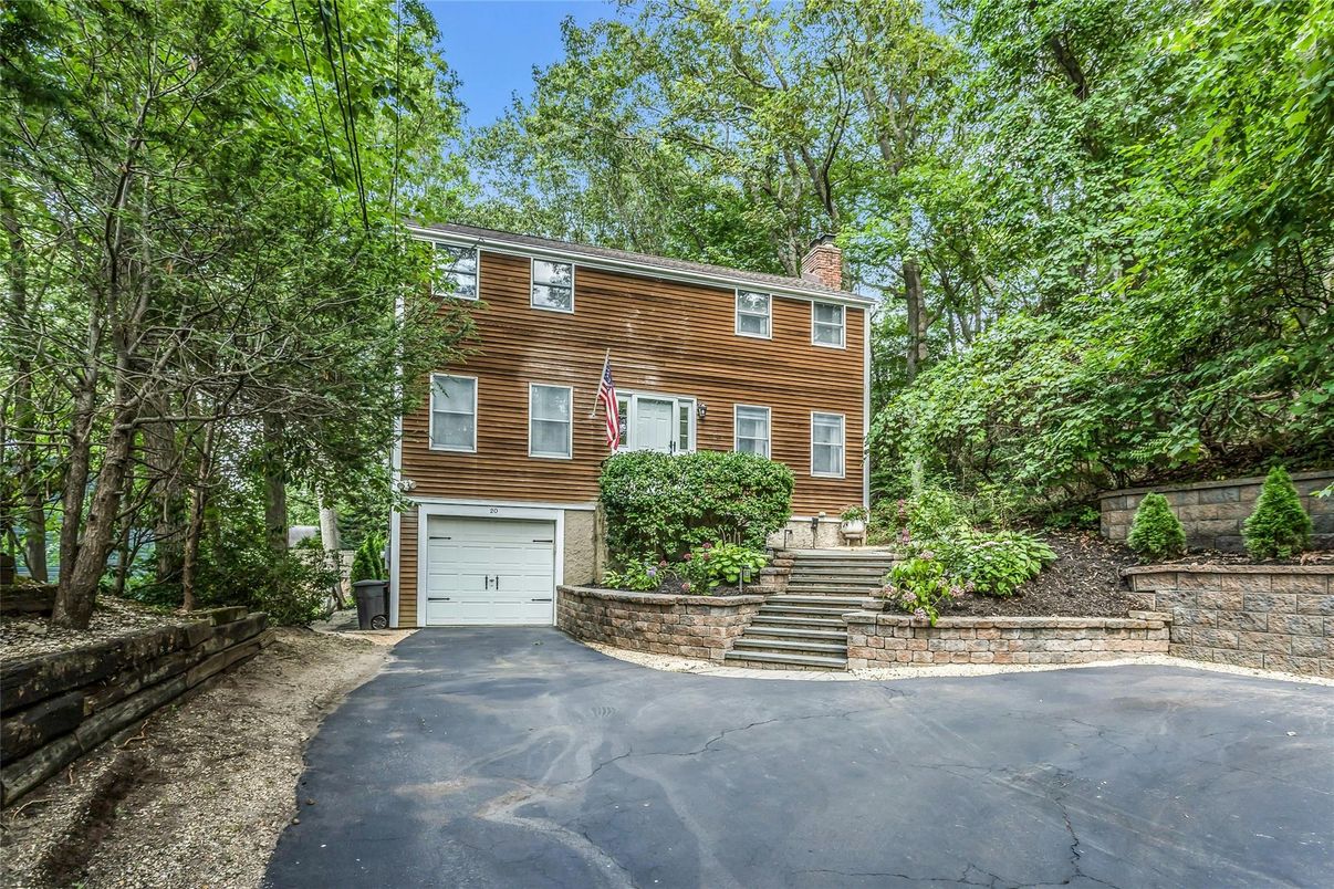Attached, Exterior, Facade, Raised Ranch