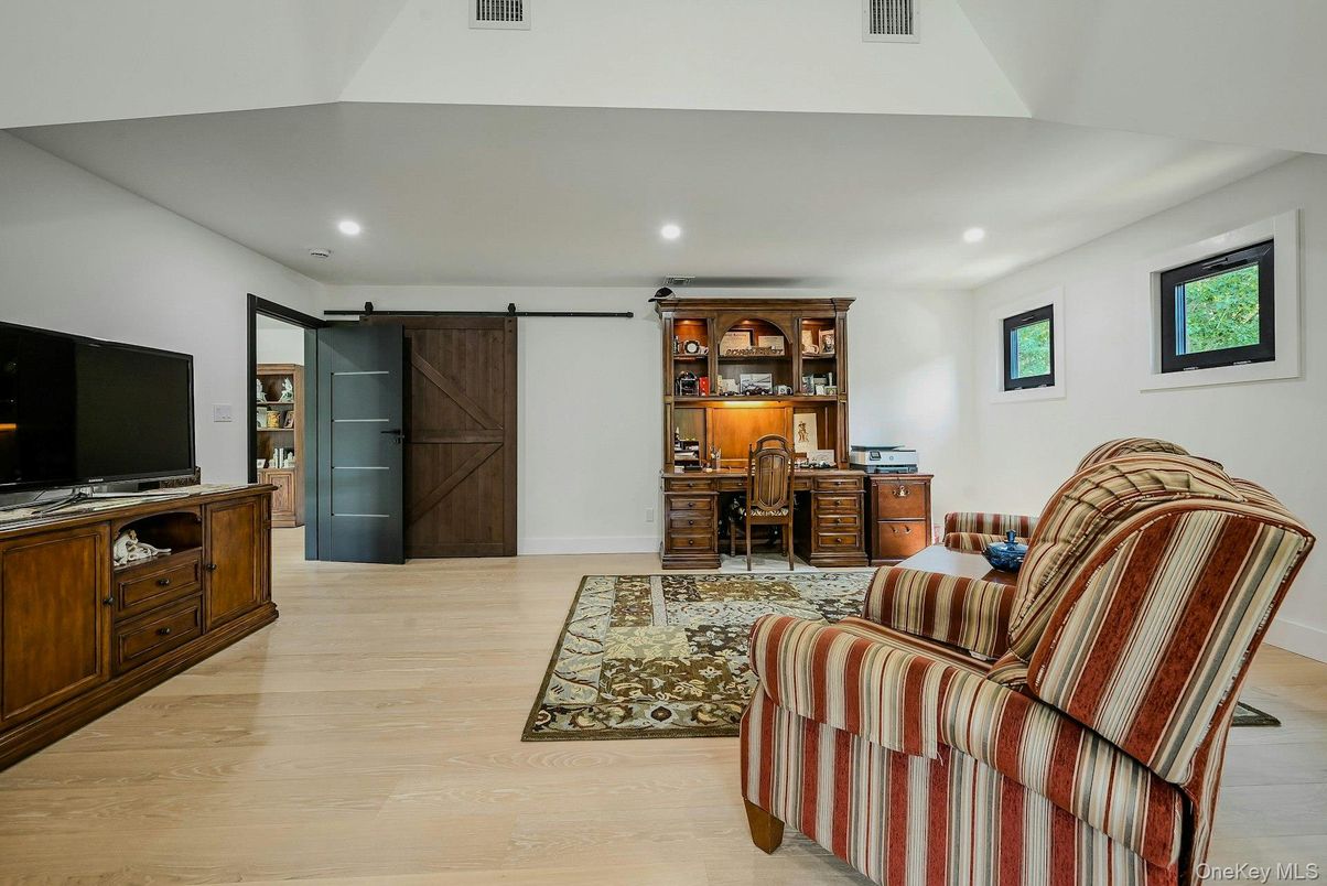 Home Office, Interior, Recessed Lighting, Wood Texture Flooring