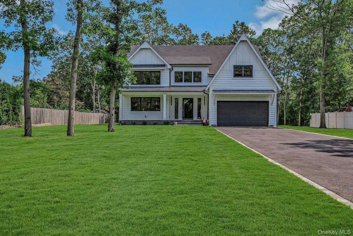 Attached, Exterior, Facade, Farmhouse