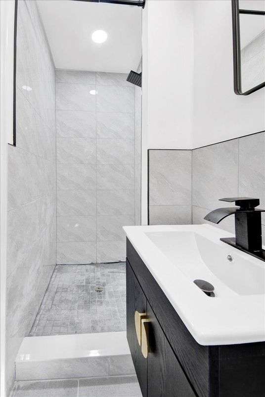 Bathroom, Interior, Recessed Lighting