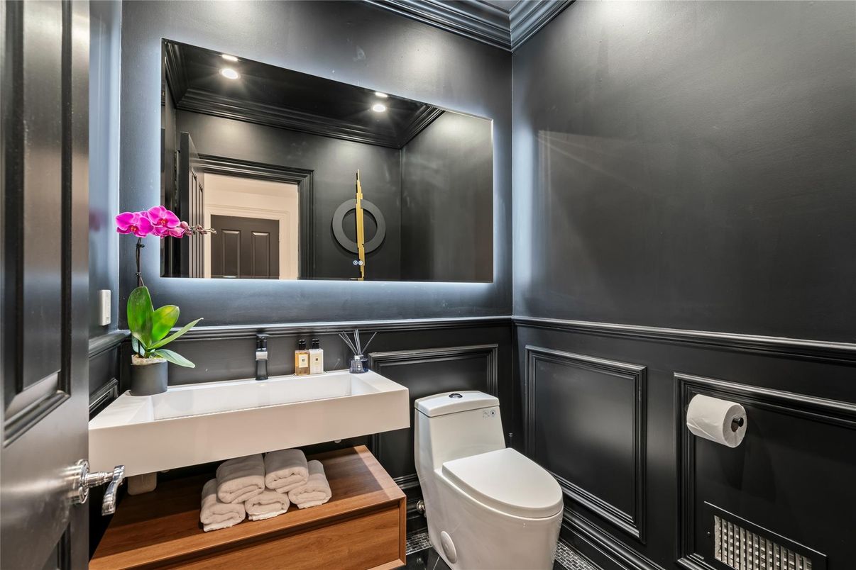 Bathroom, Interior, Recessed Lighting
