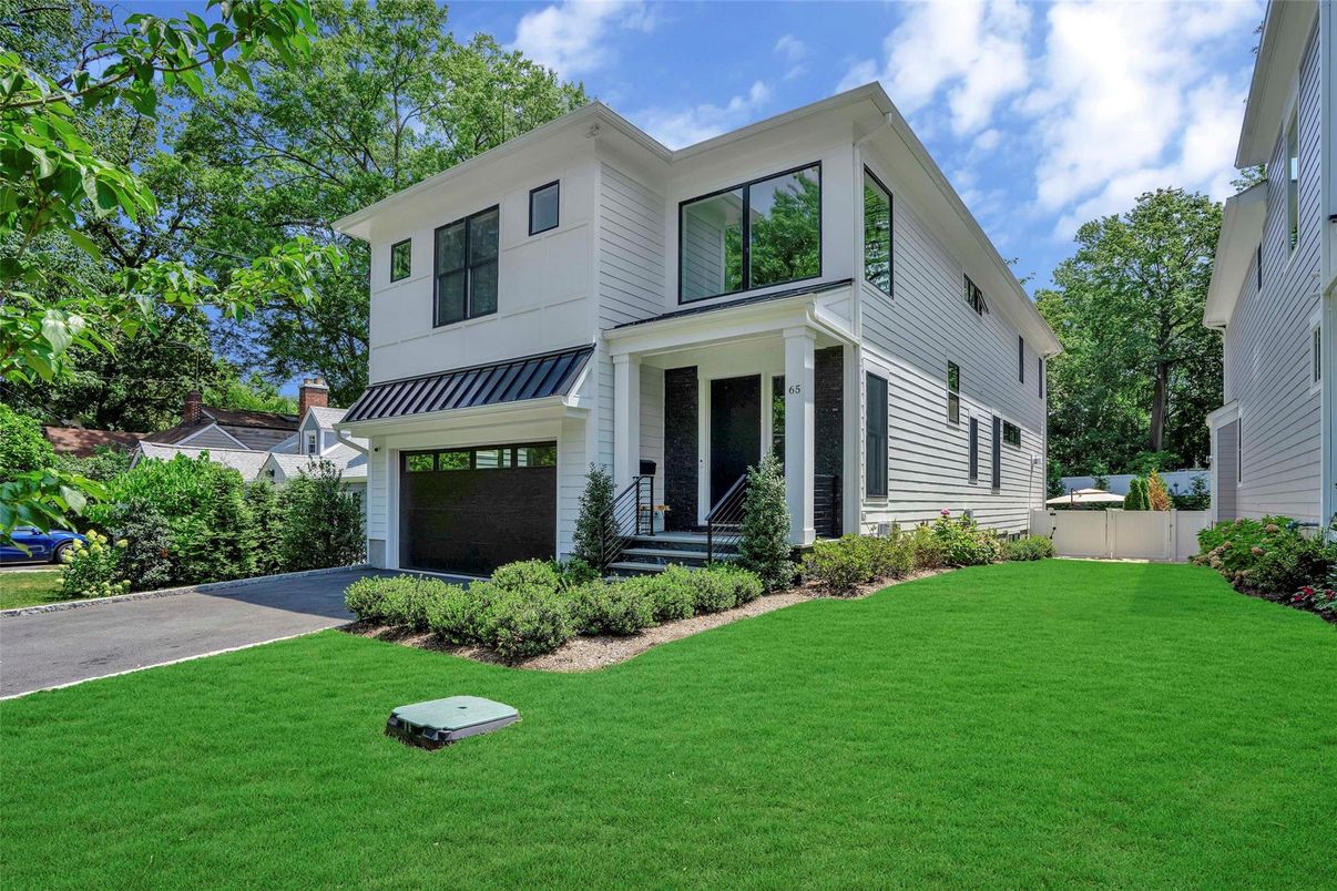 Attached, Exterior, Facade, Farmhouse