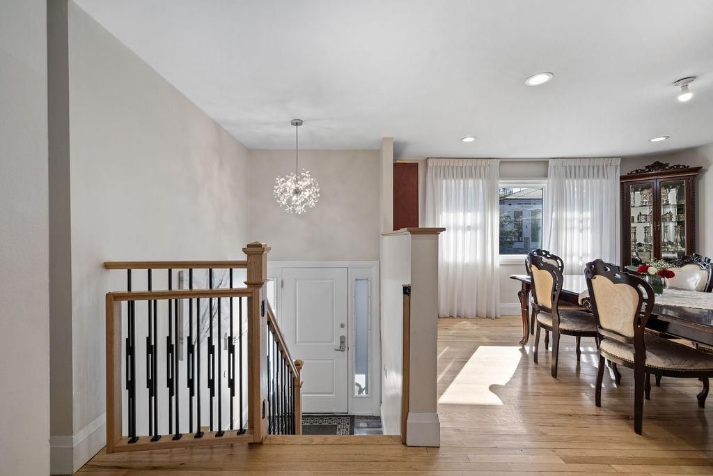 Chandelier, Dining room, Interior, Recessed Lighting, Wood Texture Flooring