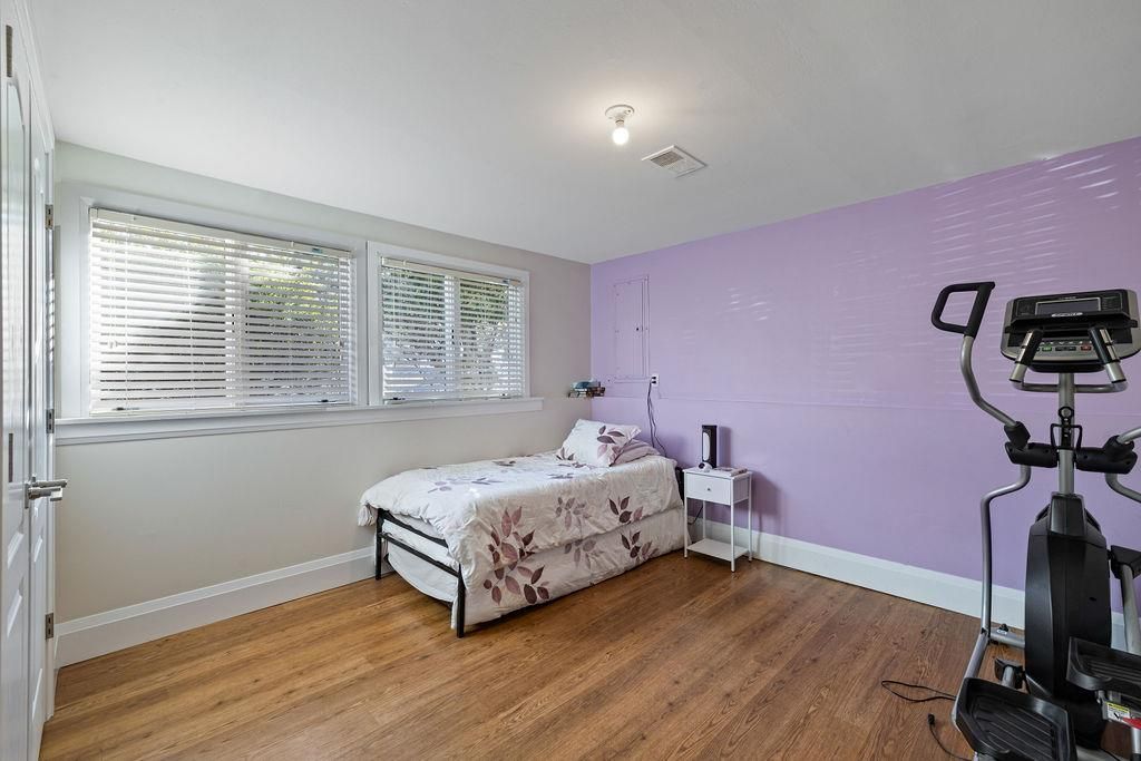 Bedroom, Fitness Equipment, Interior, Wood Texture Flooring