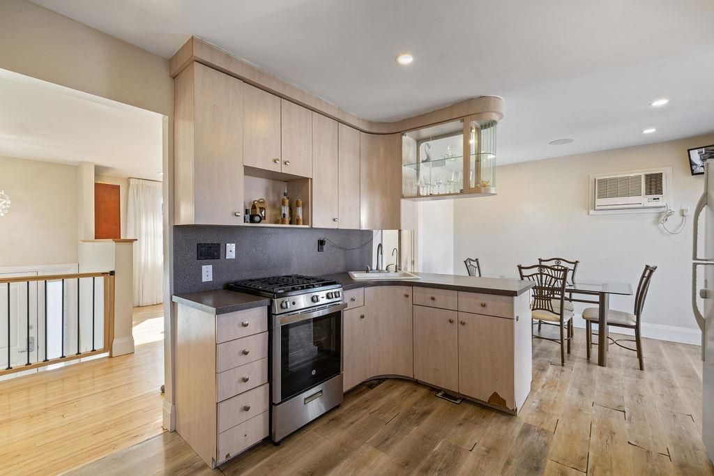 Dining room, Interior, Kitchen, Recessed Lighting, Wood Texture Flooring