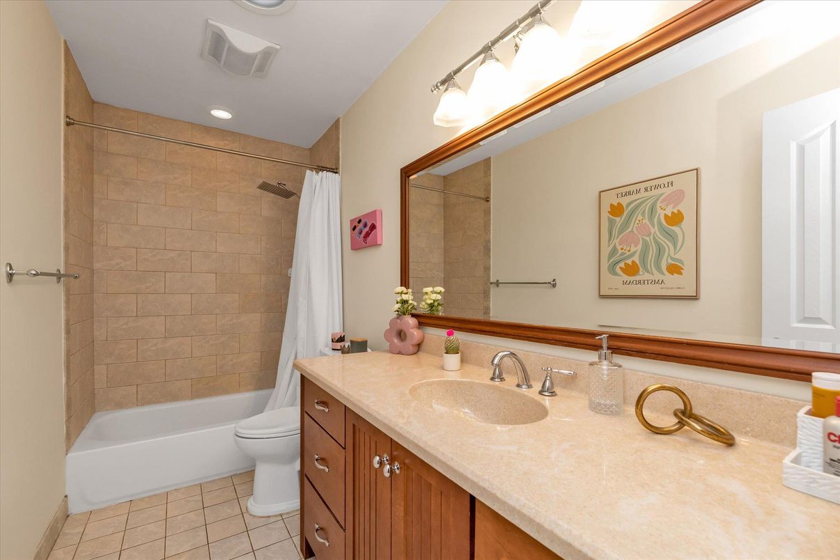 Bathroom, Interior, Recessed Lighting