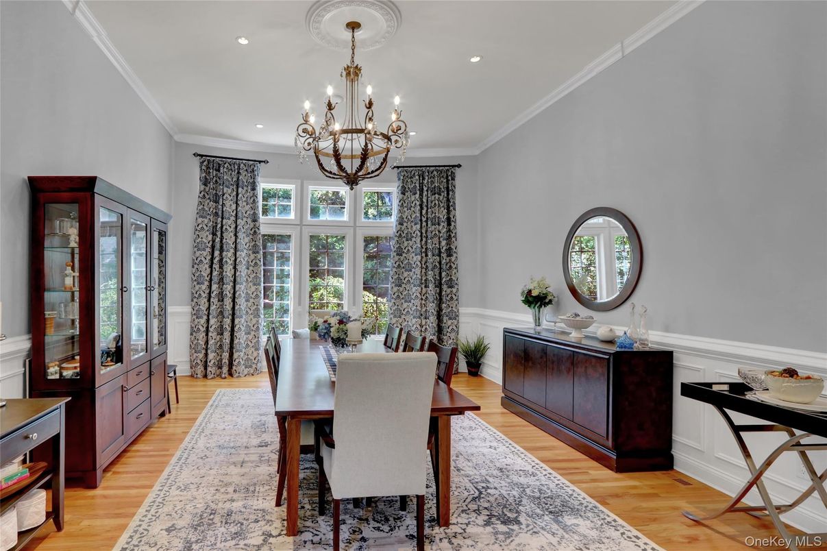 Chandelier, Dining room, Interior, Recessed Lighting, Wood Texture Flooring