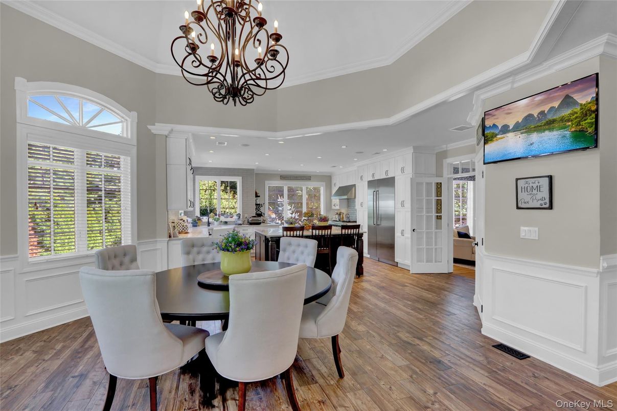 Chandelier, Dining room, Interior, Kitchen, Recessed Lighting, Stainless Steel Appliances, Wood Texture Flooring