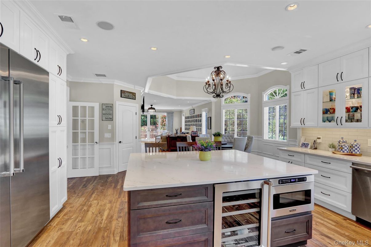 Chandelier, Dining room, Interior, Kitchen, Recessed Lighting, Stainless Steel Appliances, Wood Texture Flooring