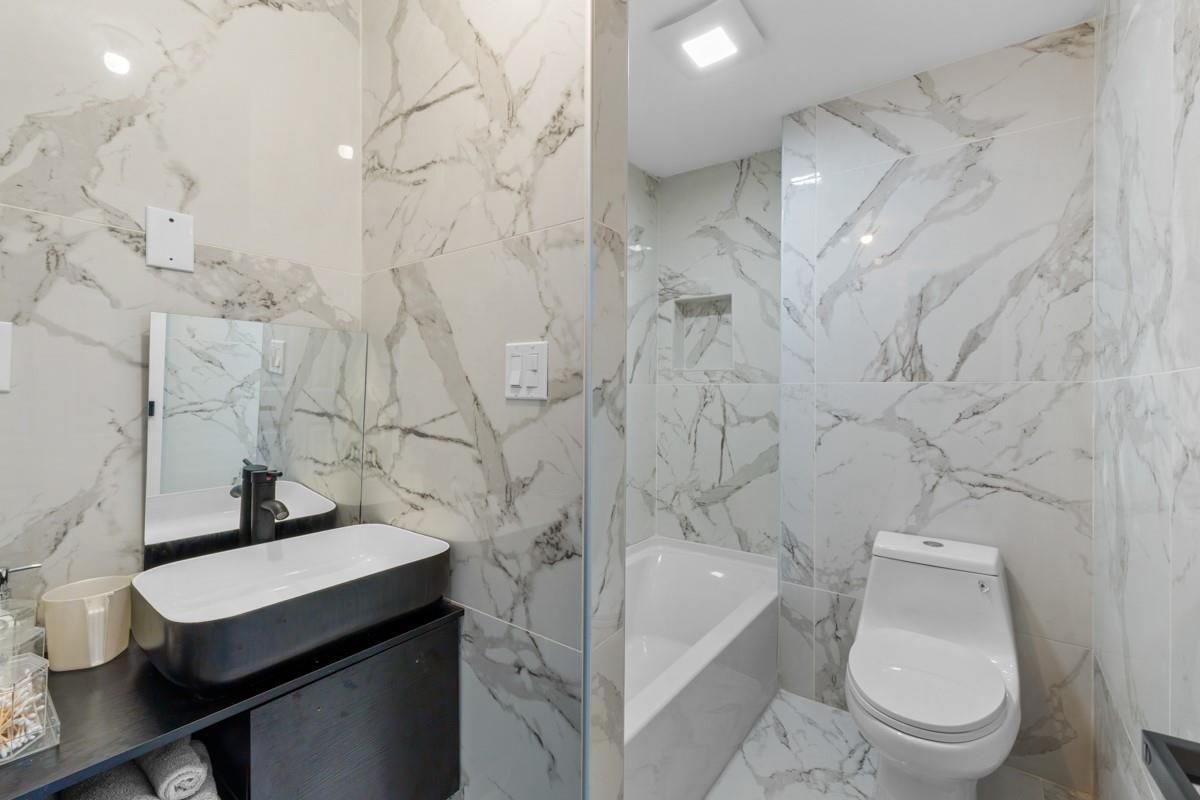 Bathroom, Interior, Marble, Marble Walls, Recessed Lighting