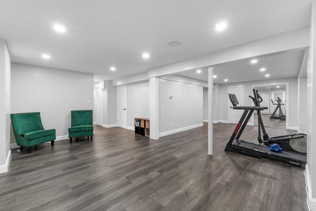 Fitness Equipment, Interior, Recessed Lighting, Wood Texture Flooring