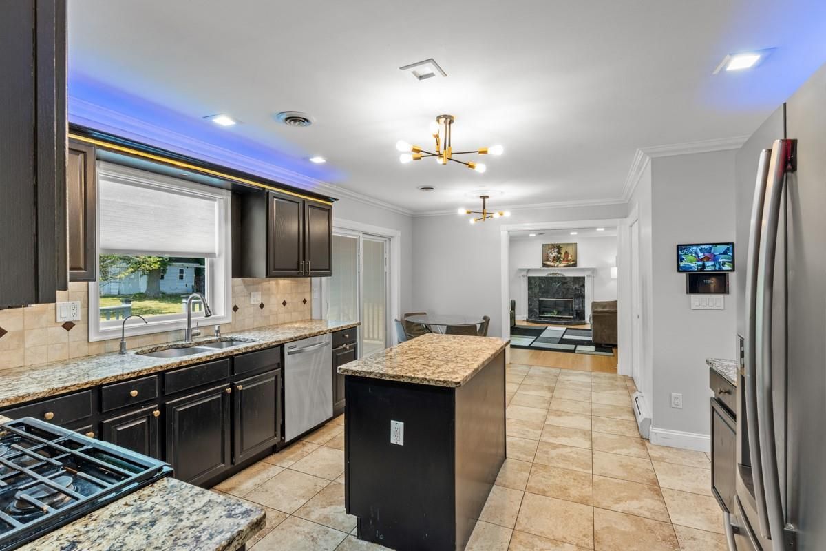 Fireplace, Interior, Kitchen, Pendant Lights, Recessed Lighting