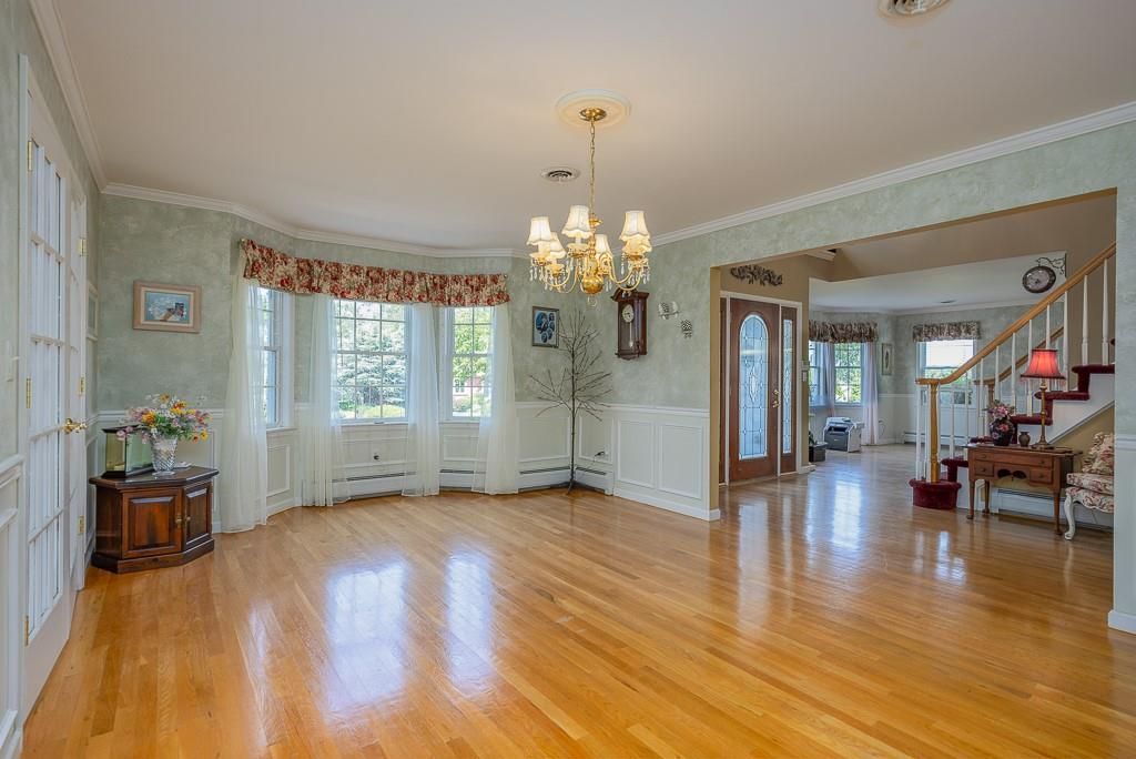 Chandelier, Interior, Wood Texture Flooring