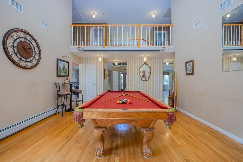 Billiard Table, Game Room, Interior, Wood Texture Flooring