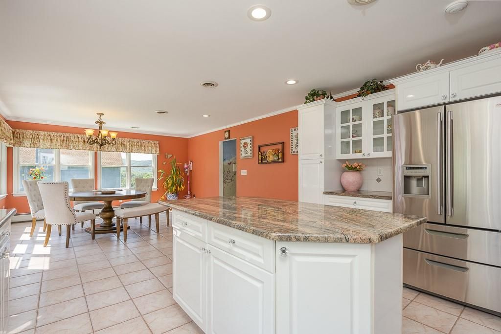 Chandelier, Dining room, Interior, Kitchen, Recessed Lighting, Stainless Steel Appliances, Water