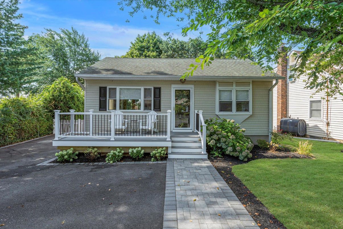 Exterior, Facade, Cape Cod