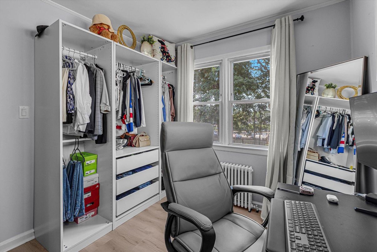 Interior, Walk-in Closets, Wood Texture Flooring
