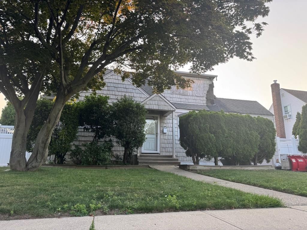 Exterior, Facade, Cape Cod