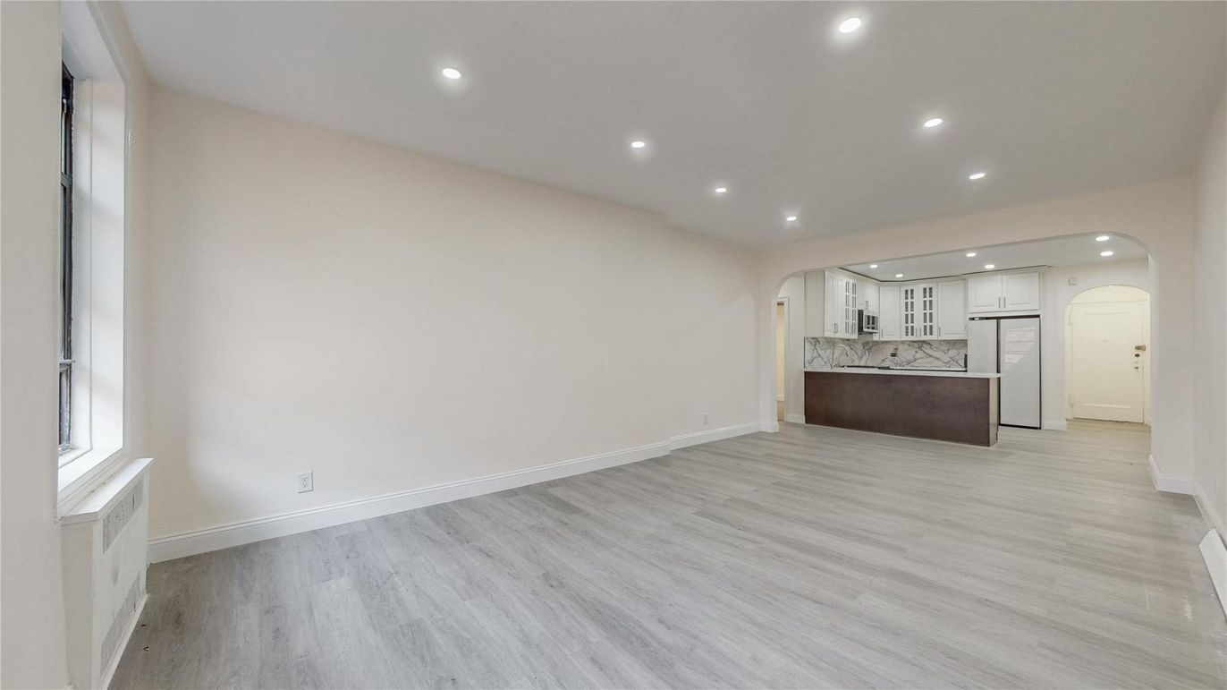 Empty room, Interior, Kitchen, Recessed Lighting, Wood Texture Flooring