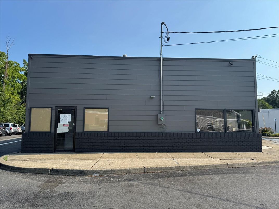 Exterior, Facade, None