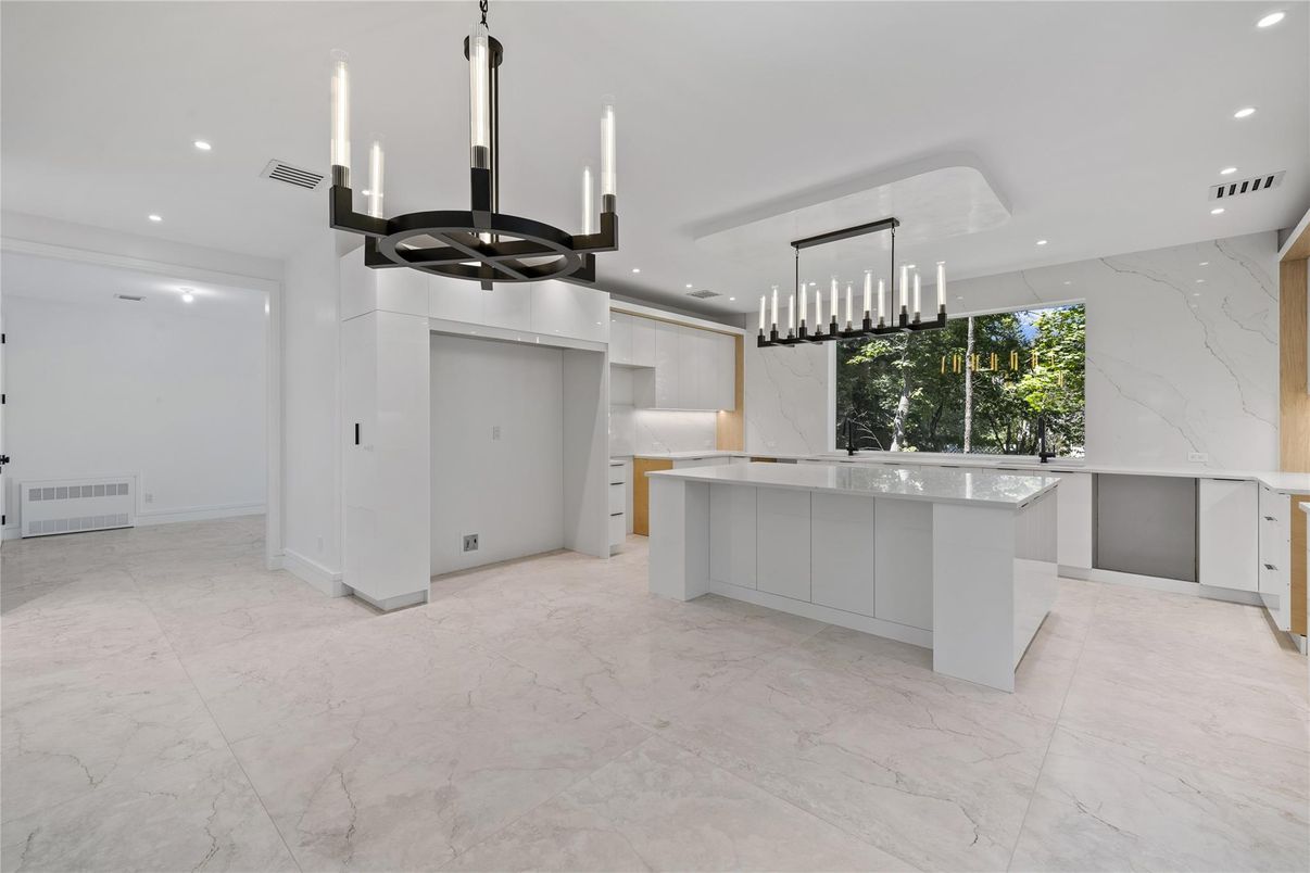 Chandelier, Interior, Kitchen, Marble, Marble Walls, Pendant Lights, Recessed Lighting