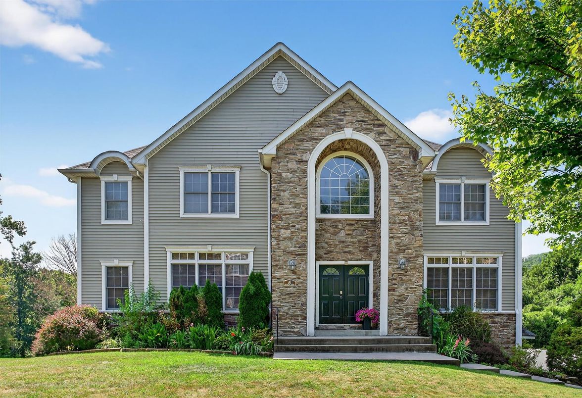 Exterior, Facade, Brick Facade, Brick Traditional