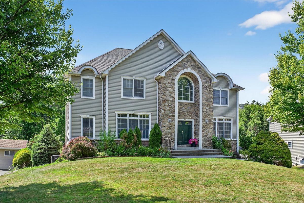 Exterior, Facade, Brick Facade, Brick Traditional