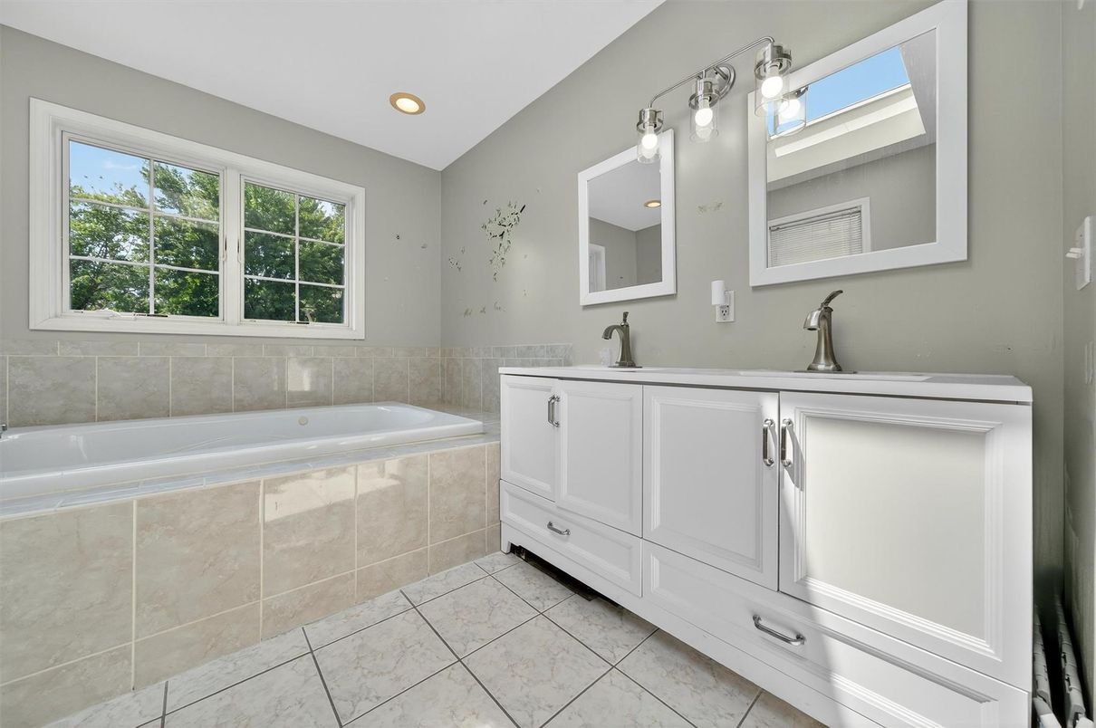 Bathroom, Interior, Recessed Lighting