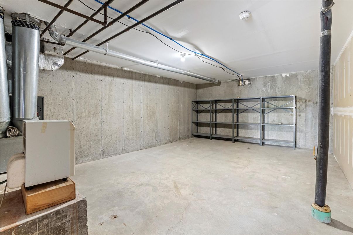 Garage, Interior