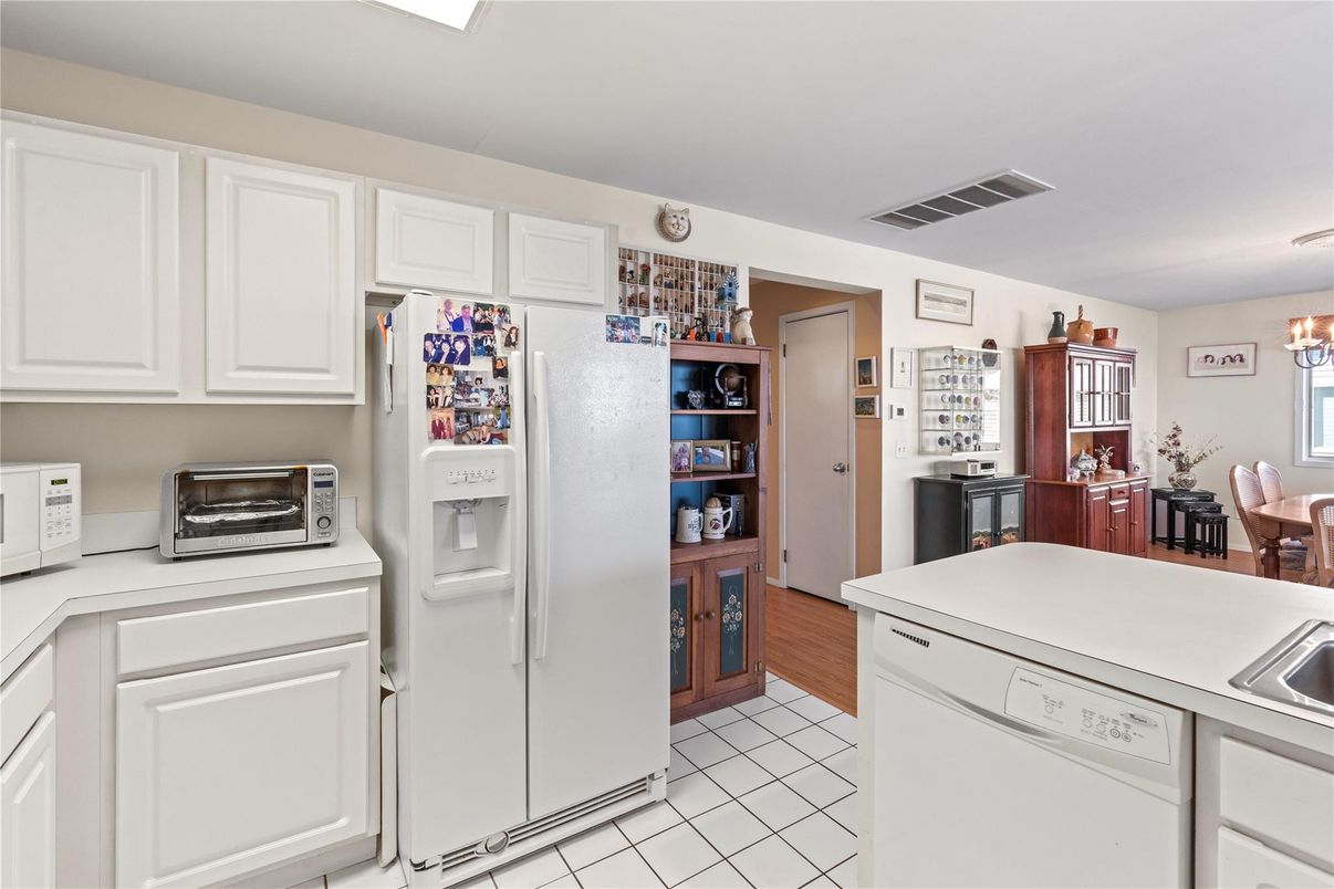 Chandelier, Dining room, Interior, Kitchen