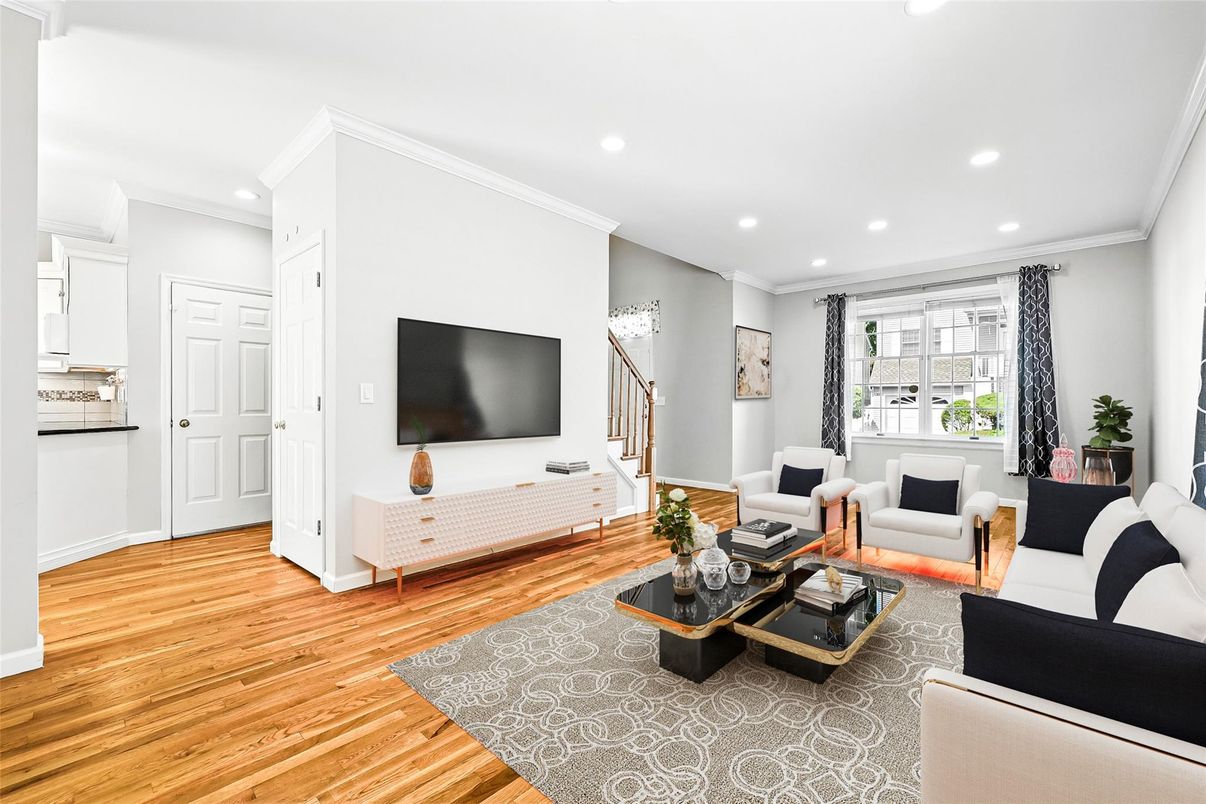 Interior, Living room, Recessed Lighting, Wood Texture Flooring