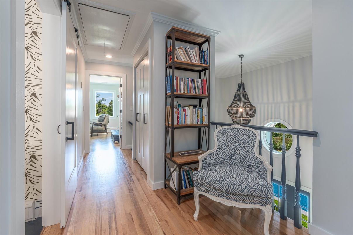 Interior, Pendant Lights, Recessed Lighting, Wood Texture Flooring