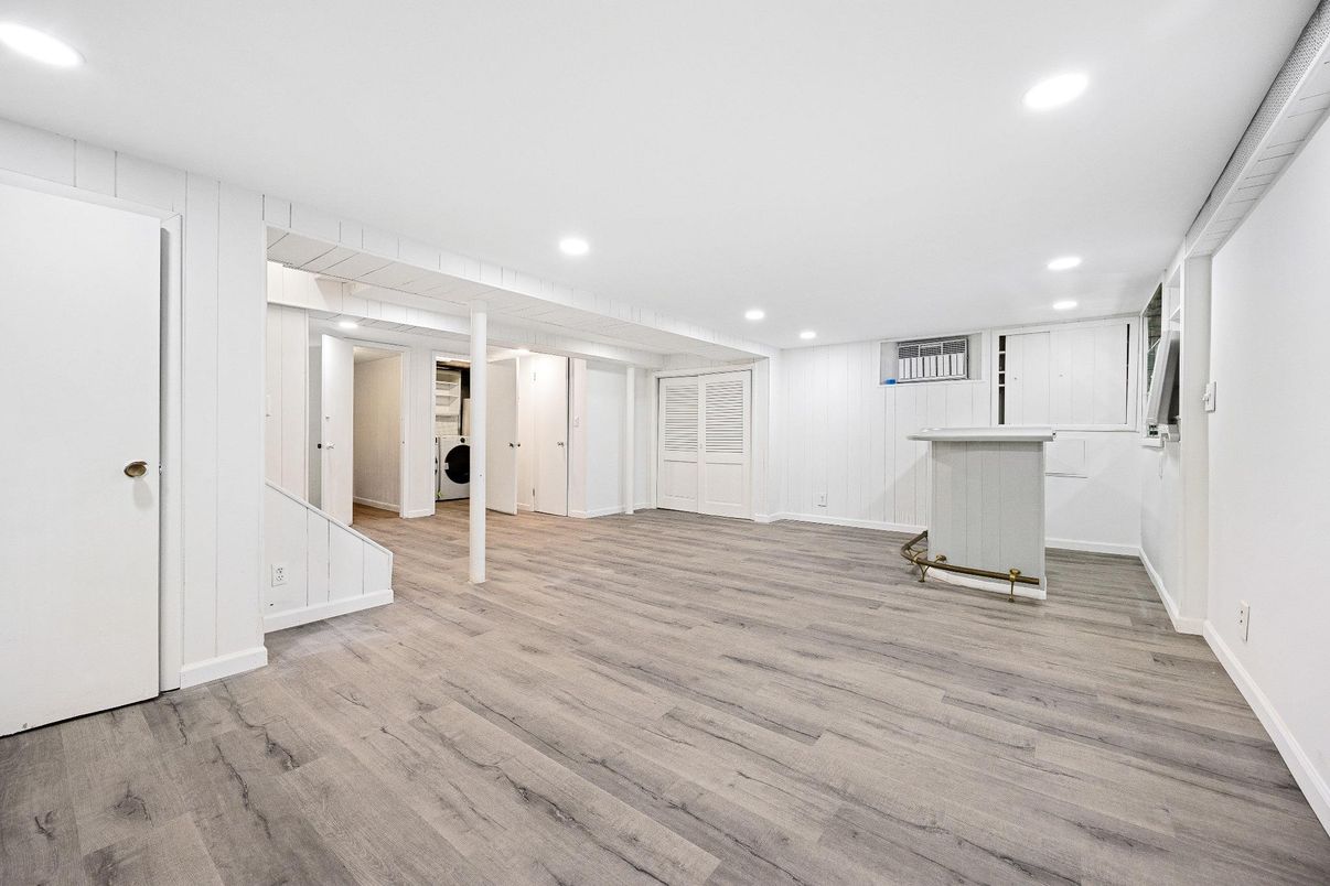 Interior, Recessed Lighting, Wood Texture Flooring