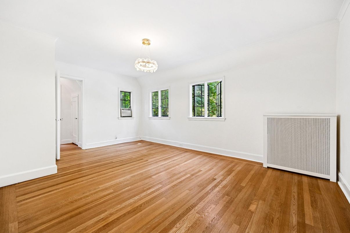 Chandelier, Empty room, Interior, Wood Texture Flooring