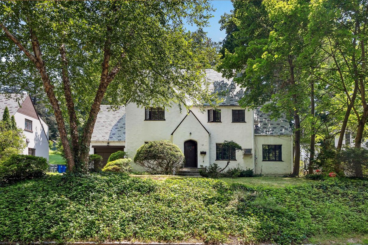 Backyard, Exterior, Facade, French Provincial